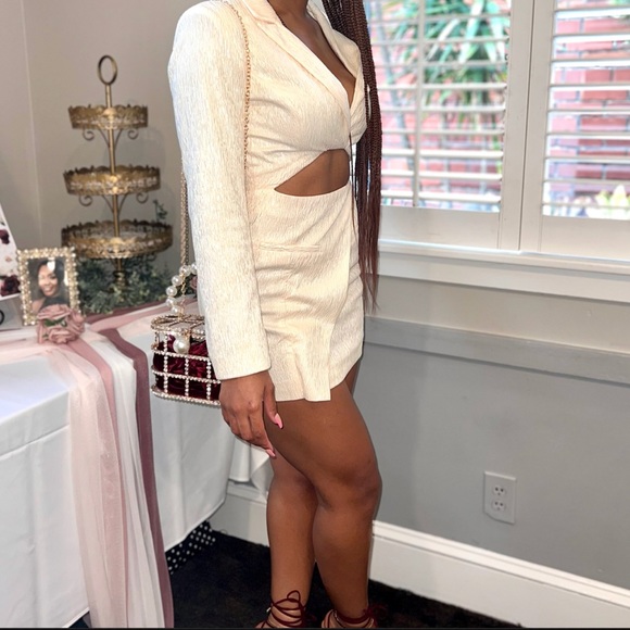 PrettyLittleThing Cream Cut-Out Blazer Dress - Picture 6 of 7